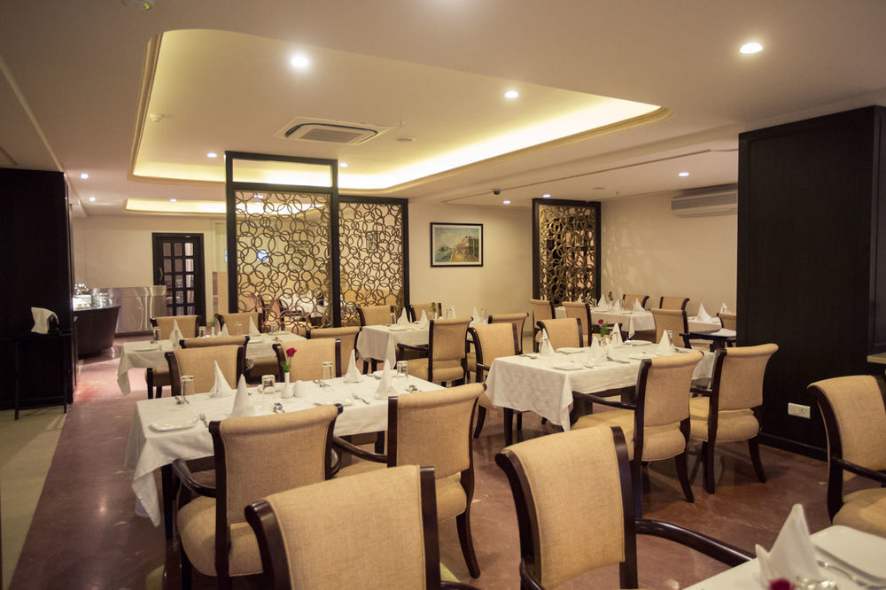 Royal Reve Hotel Hyderabad Exterior photo